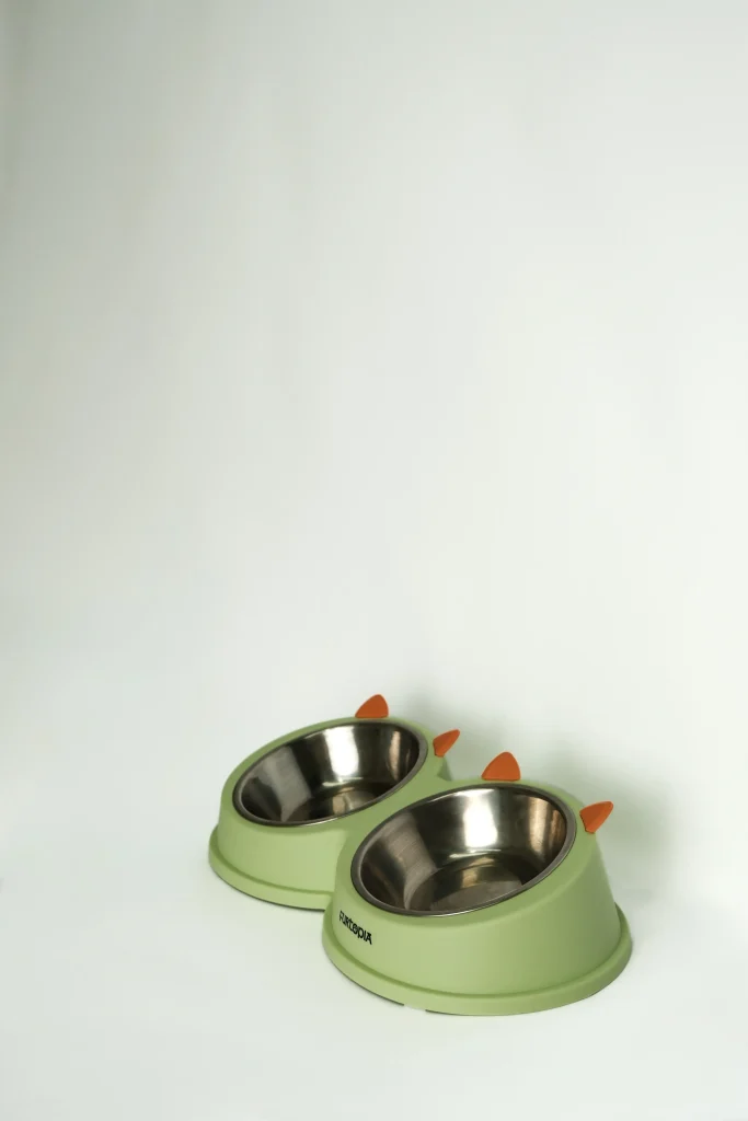 Detailed view of the elevated cat ear stand supporting two bowls, designed for a comfortable feeding posture.