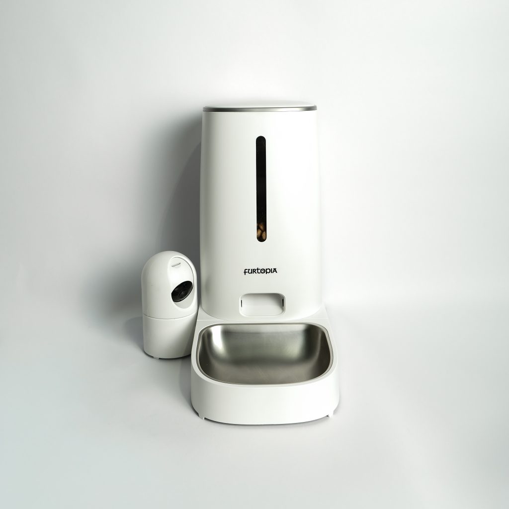 Front view of the white Automatic Pet Feeder with Camera highlighting the HD lens and status indicator lights.